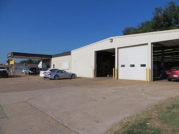 628 S 4th St, Chickasha, OK 73018